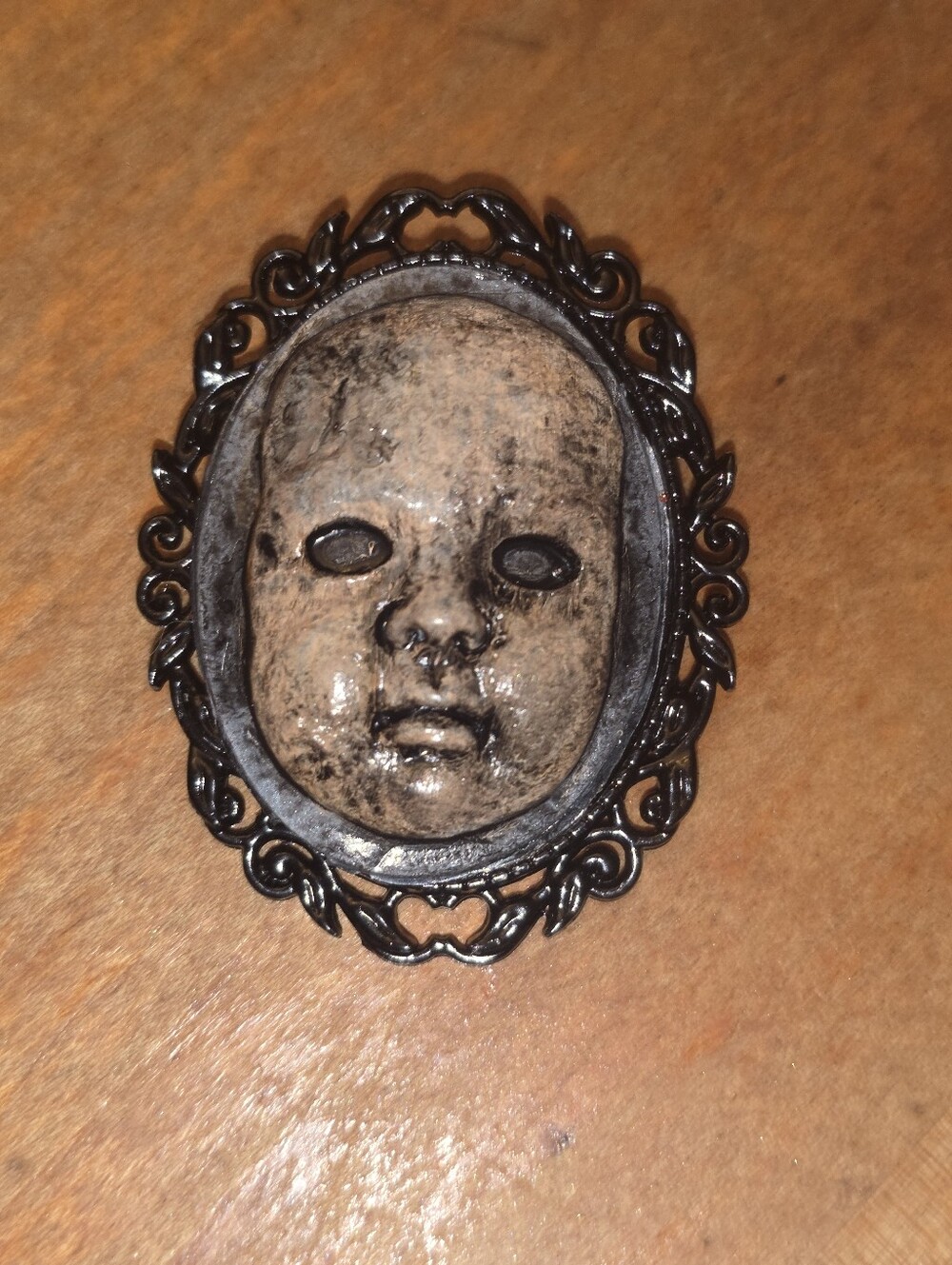 Scary Hǰalloween Distressed Baby Face Cameo Festive Brooch
